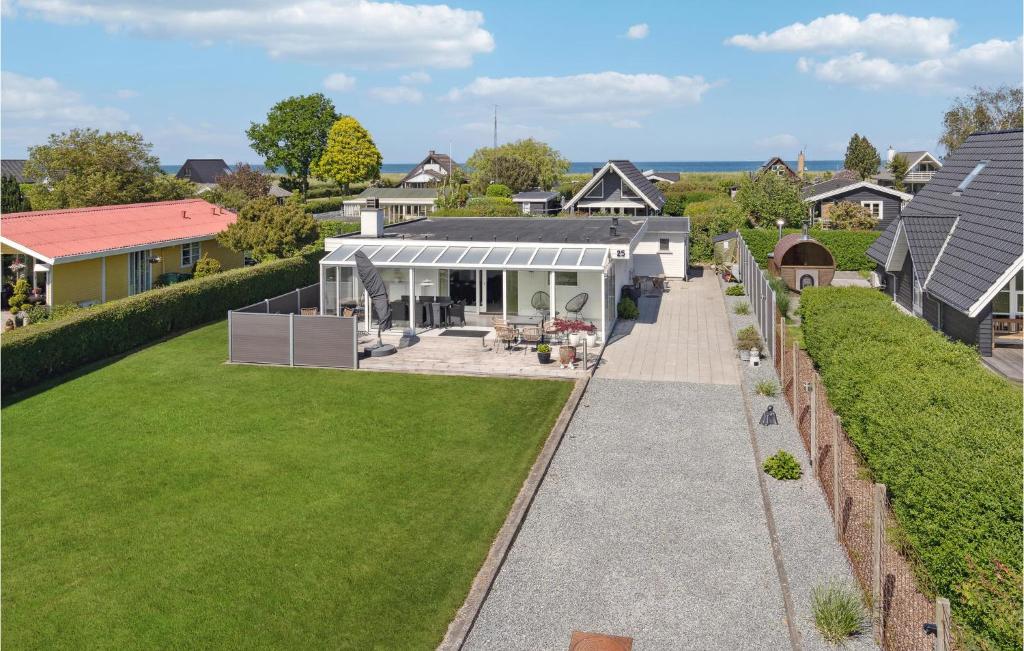 una vista aérea de una casa con jardín en Stunning Home In Otterup With Wifi, en Otterup