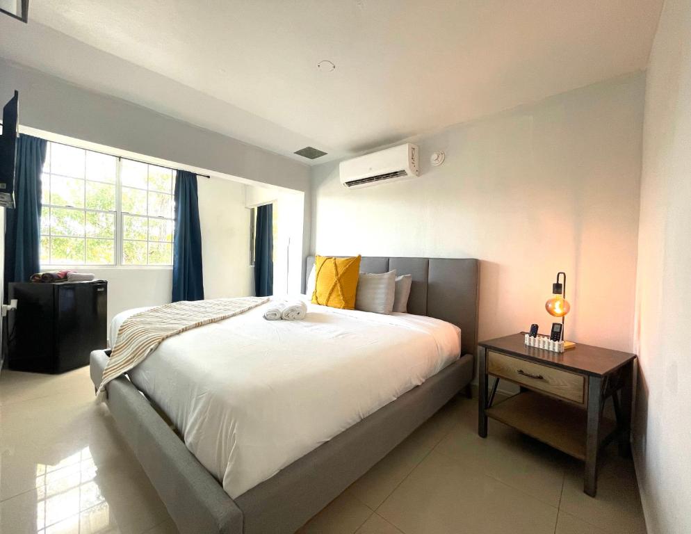 Aura House Isla Verde - King Room