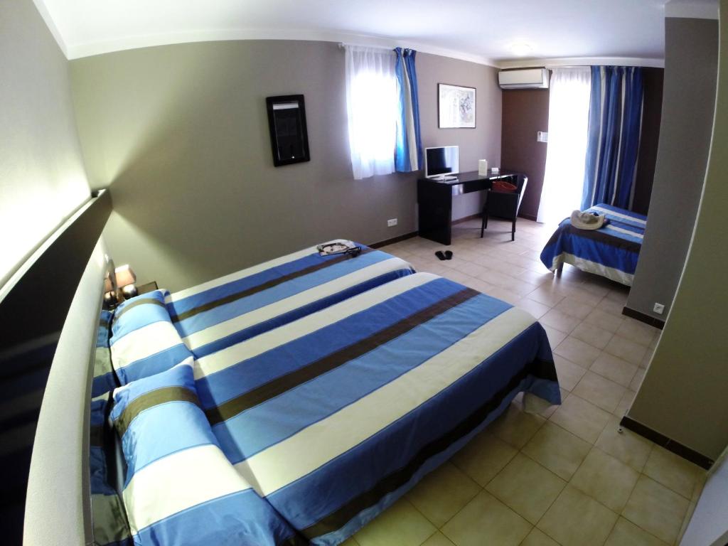 Postel nebo postele na pokoji v ubytování Hôtel Beach