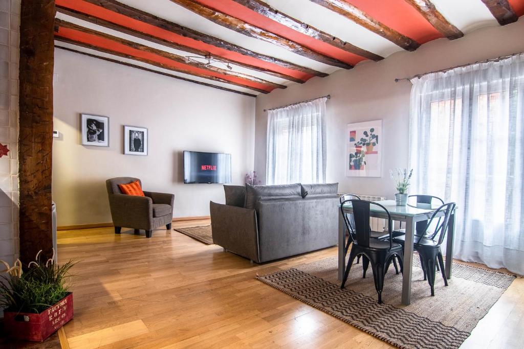 A seating area at Haro Apartments
