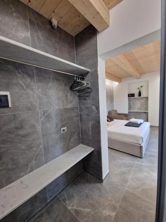 Postel nebo postele na pokoji v ubytování MARLA ROOMS