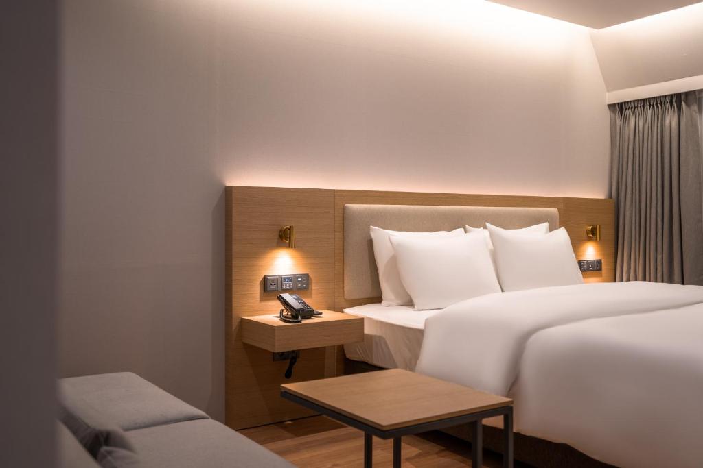 Postel nebo postele na pokoji v ubytování Comfort inn Yeouido
