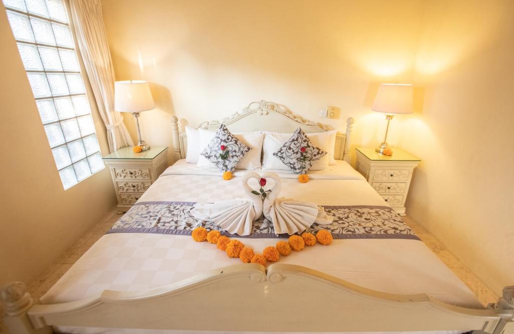 Postel nebo postele na pokoji v ubytování Arbathu Villa Ubud