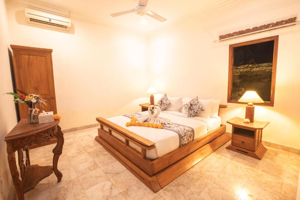 Postel nebo postele na pokoji v ubytování Arbathu Villa Ubud