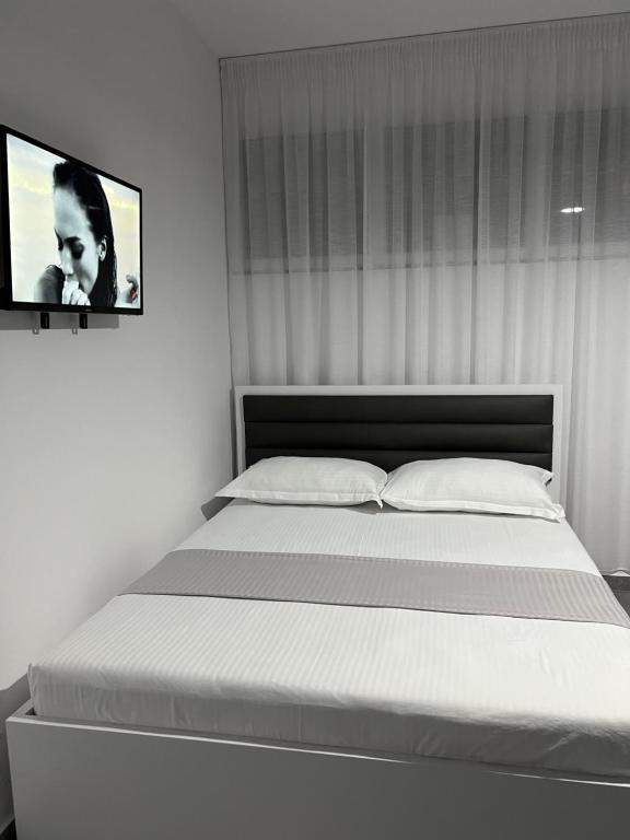 Postel nebo postele na pokoji v ubytování Vila Kledi
