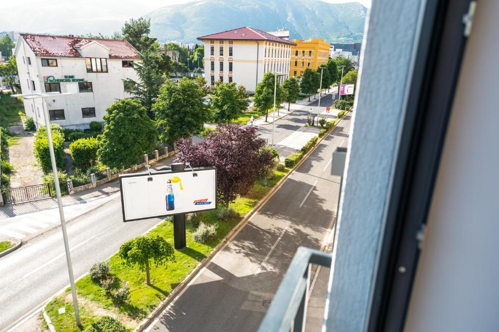 Nespecifikovaný výhled na hory nebo výhled na hory při pohledu z hotelu