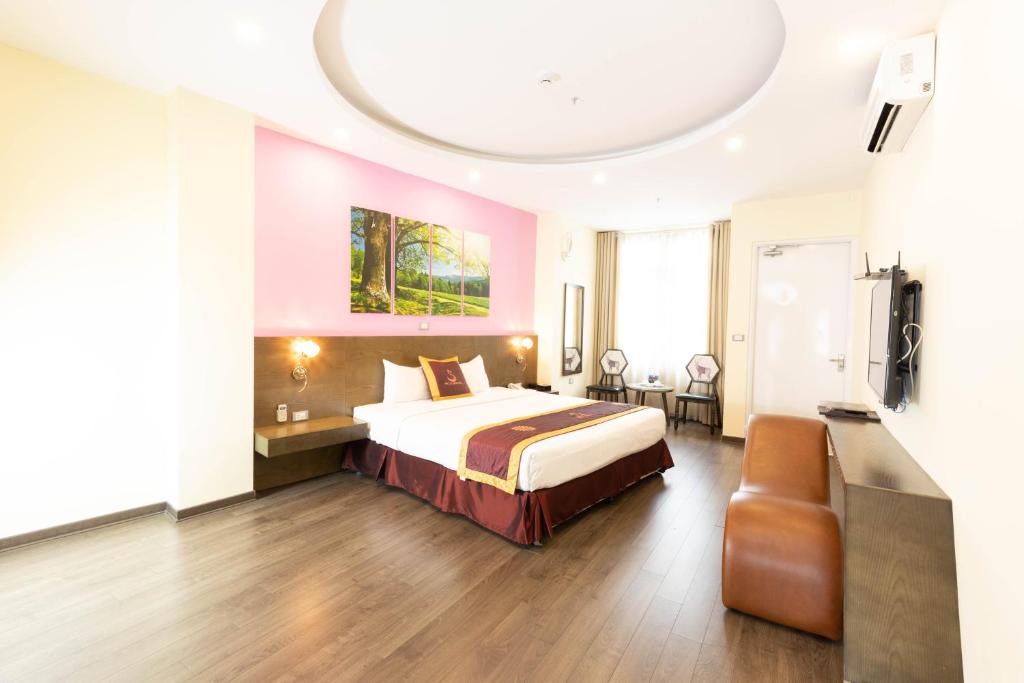 Postel nebo postele na pokoji v ubytování Suji My Dinh Hotel
