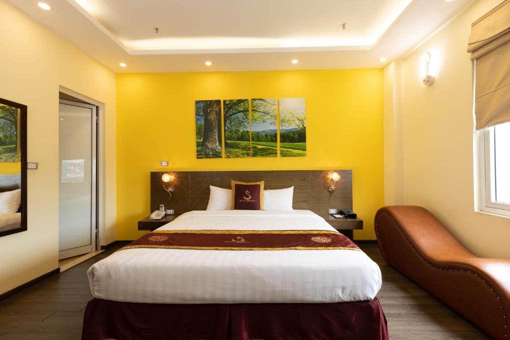 Postel nebo postele na pokoji v ubytování Suji My Dinh Hotel