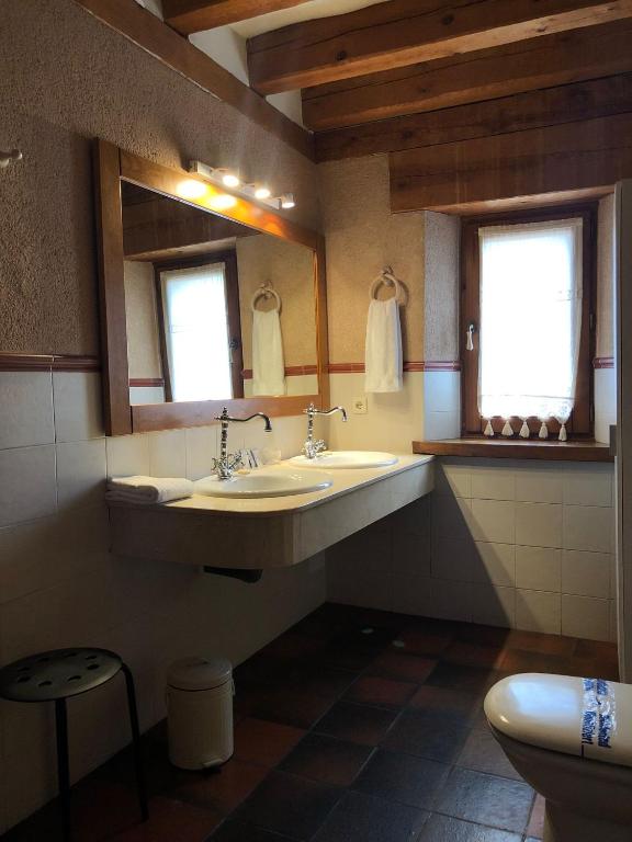 Koupelna v ubytování Apartamentos Lobiche