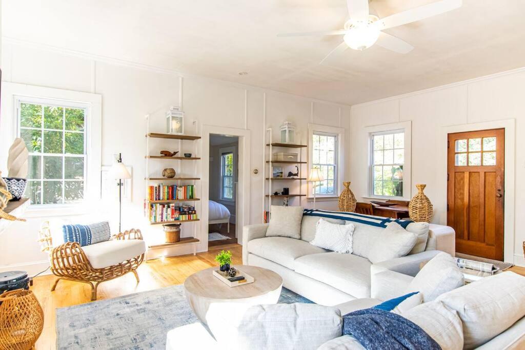 West Dennis Home Walk to S Village Beach, Dennis (aktualisierte Preise