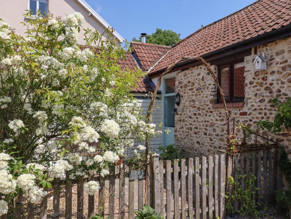 ColytonにあるThe Bull Penの白花家の前の柵