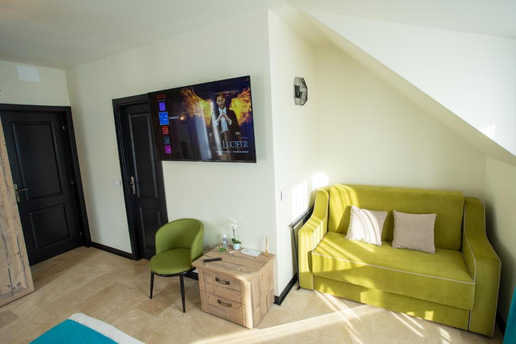 Casa Armoniei - Deluxe Double Room With Balcony