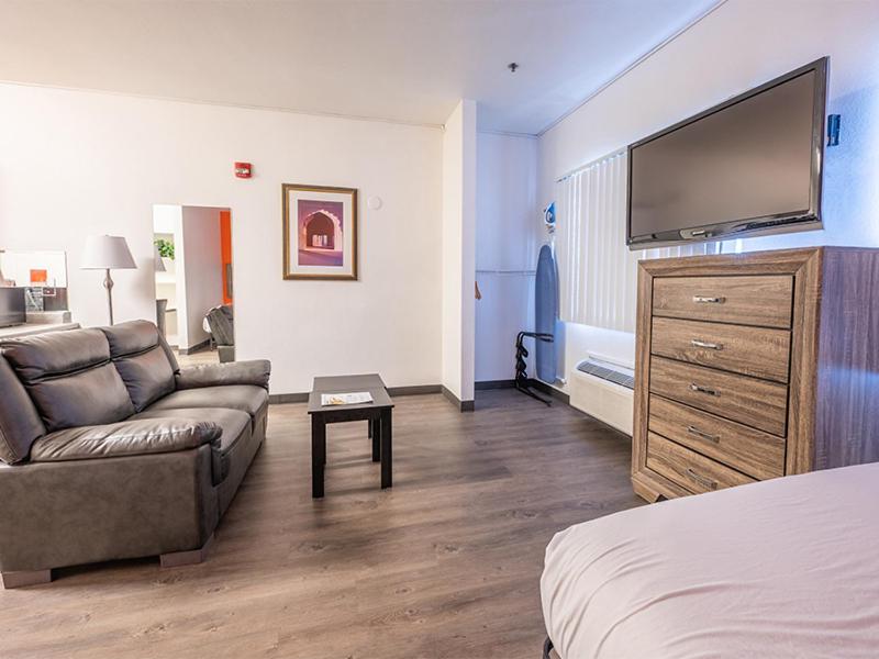 a living room with a couch and a flat screen tv at Siegel Select Las Vegas Boulevard in Las Vegas