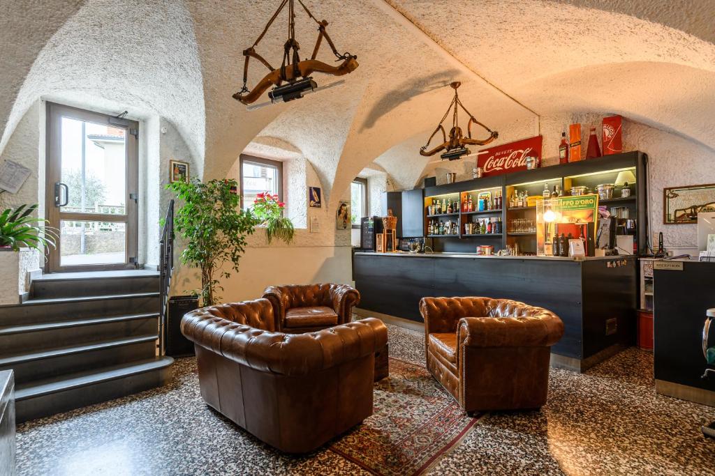 Część wypoczynkowa w obiekcie il Glicine B&B RISTORANTE
