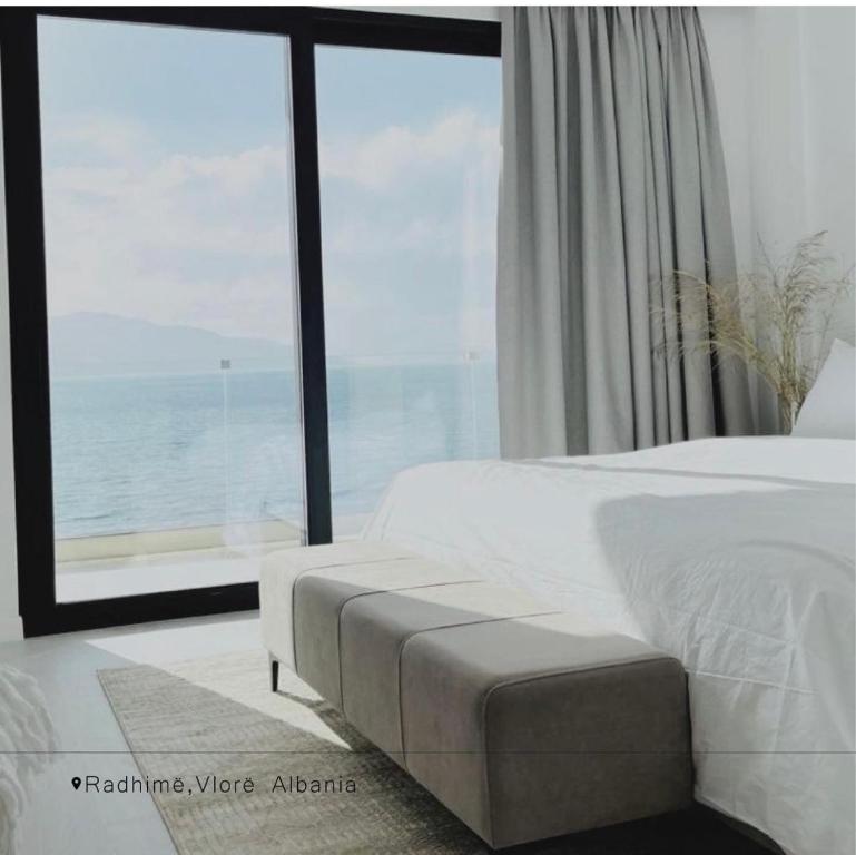 Postel nebo postele na pokoji v ubytování Swiss Rivage Hotel