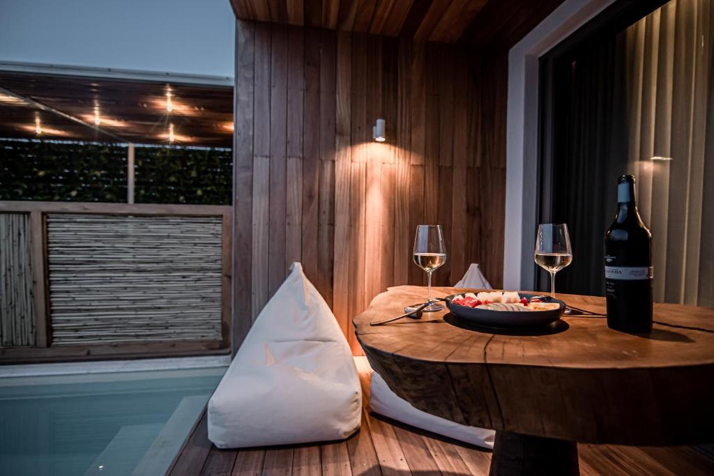 Nápoje v ubytování King's & Queen's Afitos - Suites With Private Pool