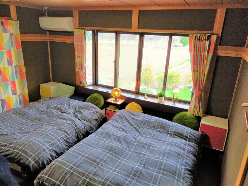 two beds in a room with a window at Soma City - House - Vacation STAY 14702 