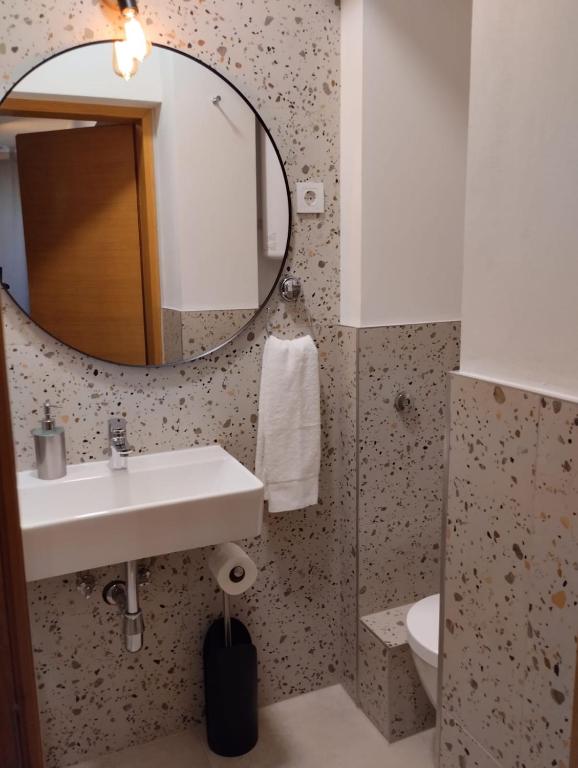 Apartman Zagreb , with balcony and FREE parking - 17