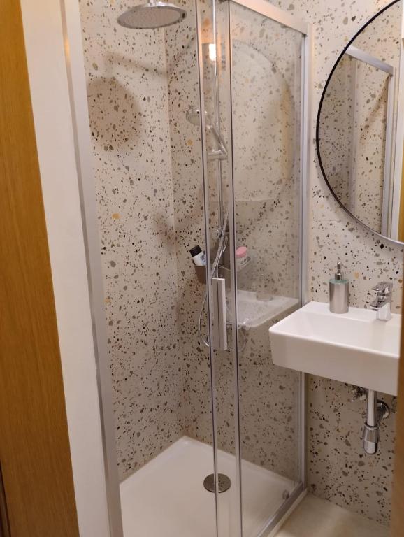 Apartman Zagreb , with balcony and FREE parking - 18