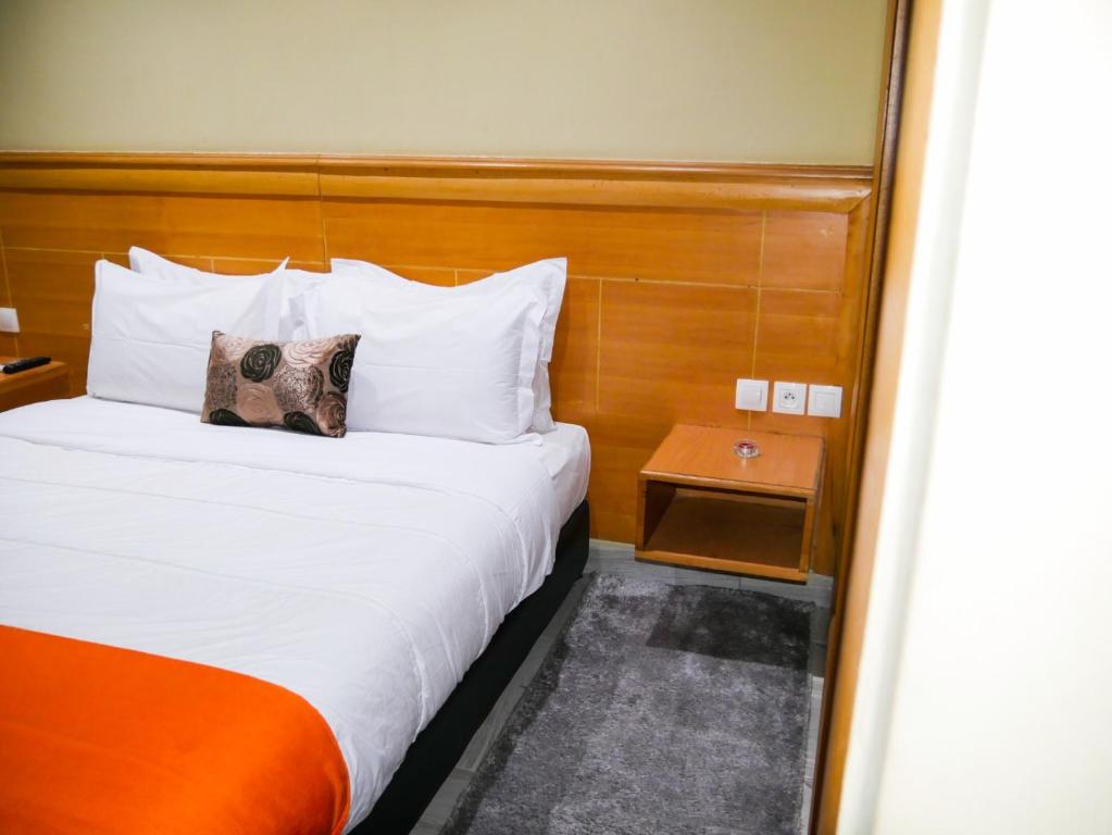 Postel nebo postele na pokoji v ubytování Hotel Golden Flora