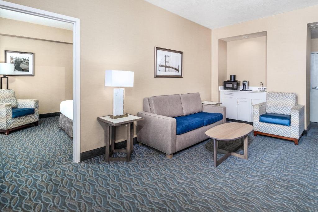 Crowne Plaza Hotel Los Angeles Harbor, an IHG Hotel - 