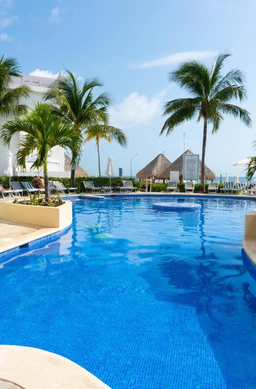 Bazén v ubytování Cancun Bay All Inclusive Hotel nebo v jeho okolí