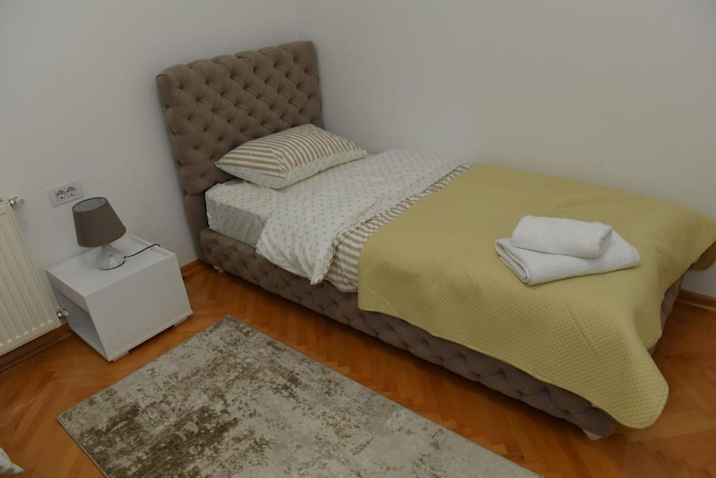 Postel nebo postele na pokoji v ubytování Dobi Apartmani WING 7