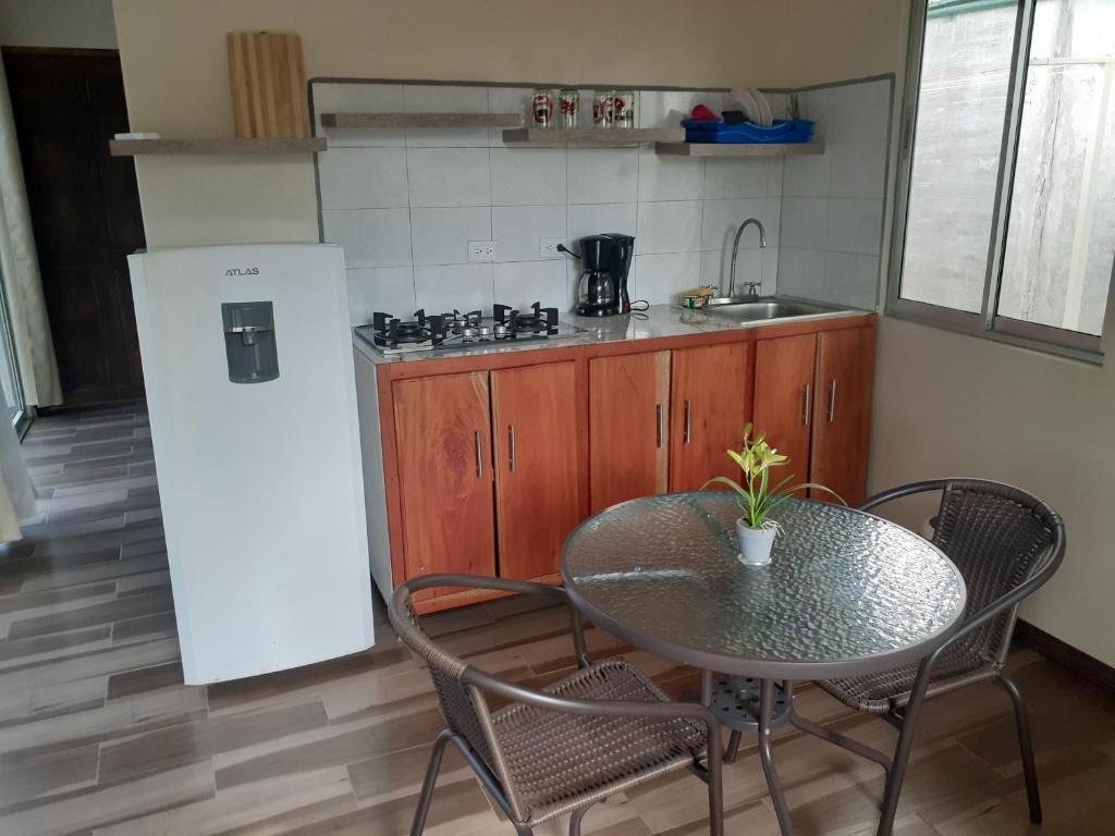 Kuchyň nebo kuchyňský kout v ubytování Casa espejo