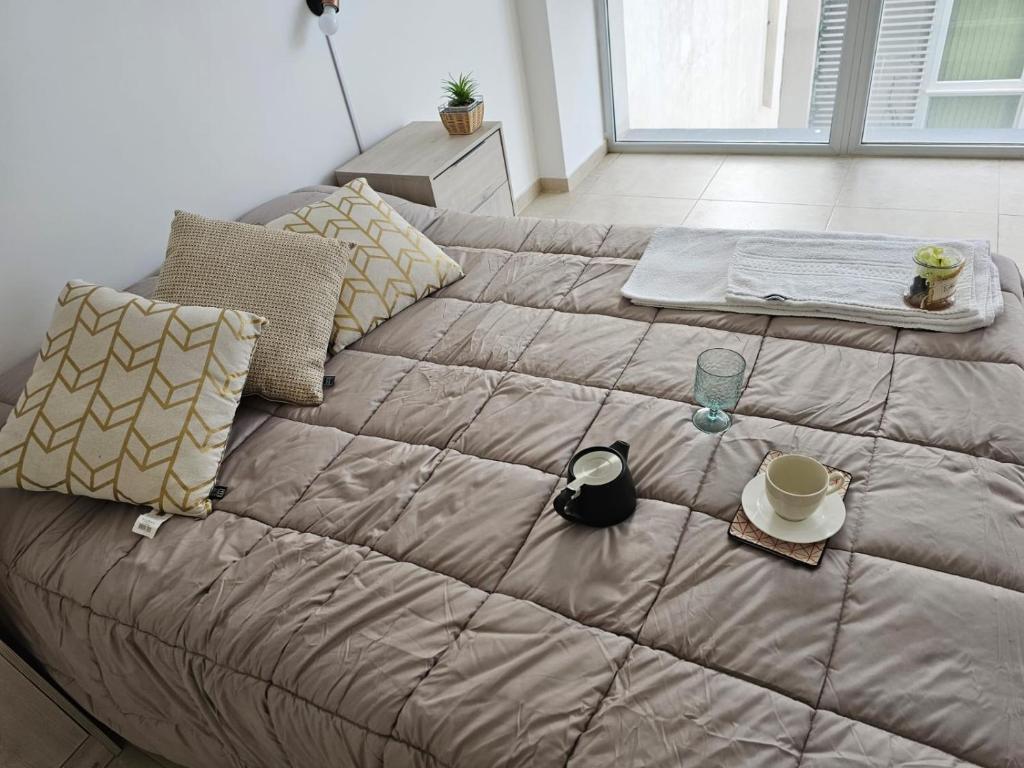 Un pat sau paturi într-o cameră la Alquiler a pasos de la Fundación Medica en Cipolletti