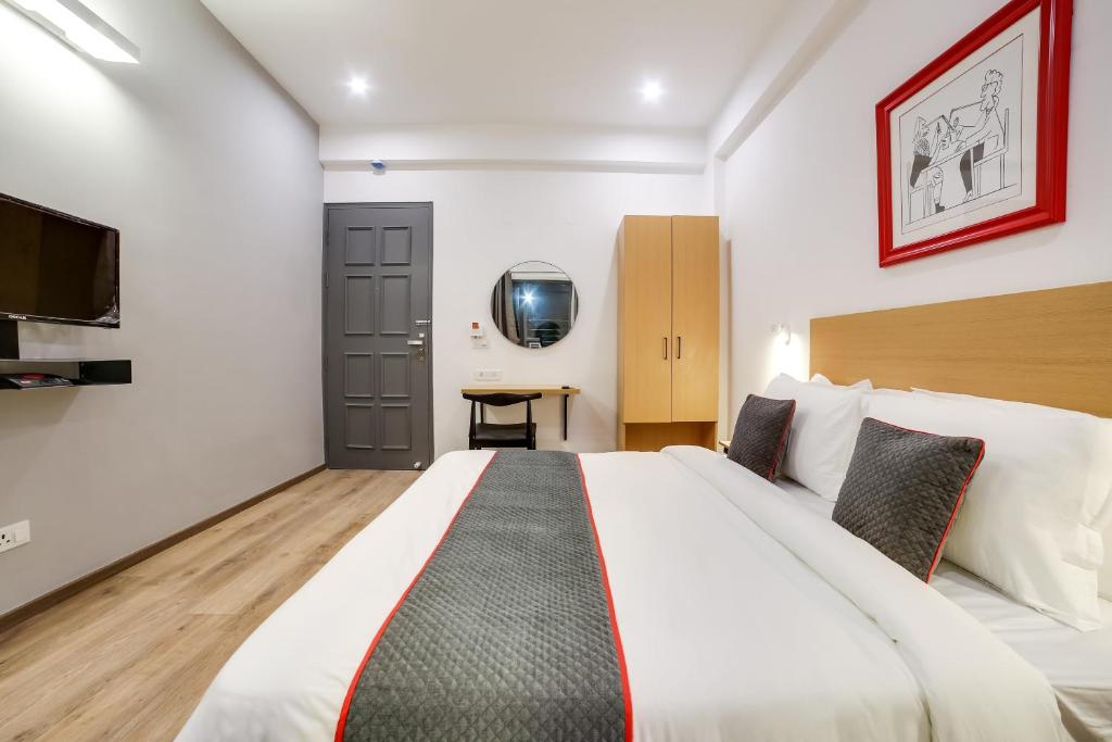 Postel nebo postele na pokoji v ubytování Townhouse Unitech Cyber Park Gurgaon Near Omaxe Celebration Mall