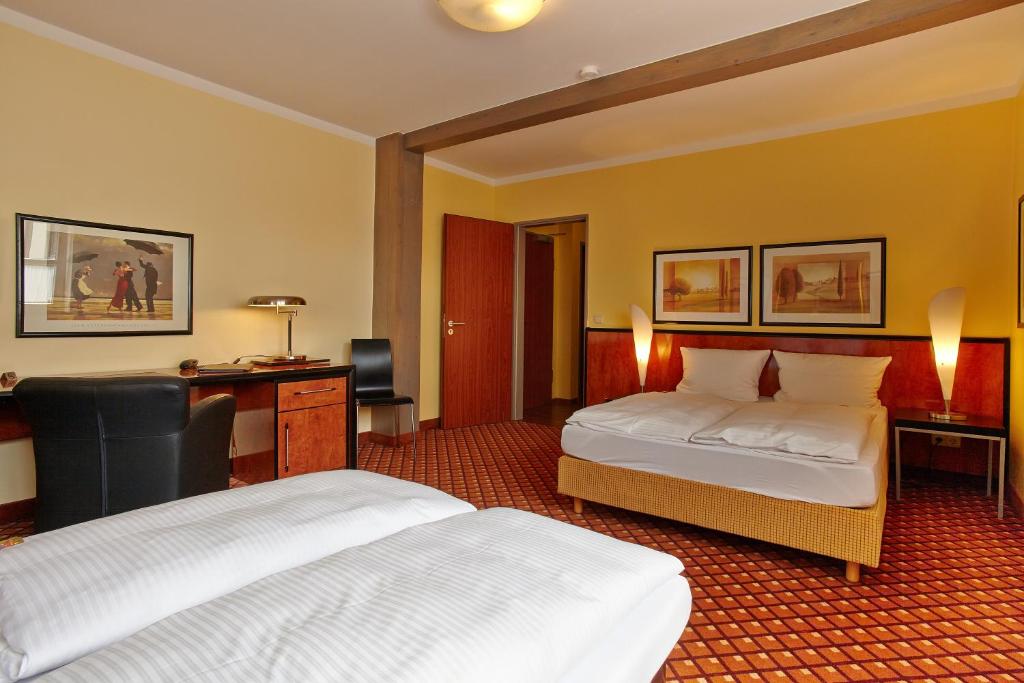 Postel nebo postele na pokoji v ubytování Hotel Sauerlacher Post