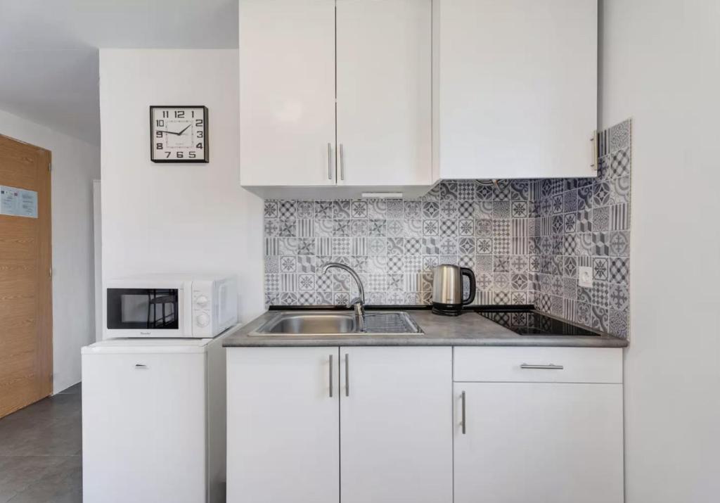 Kuchyň nebo kuchyňský kout v ubytování Yinfa 1 Sunset Apartment