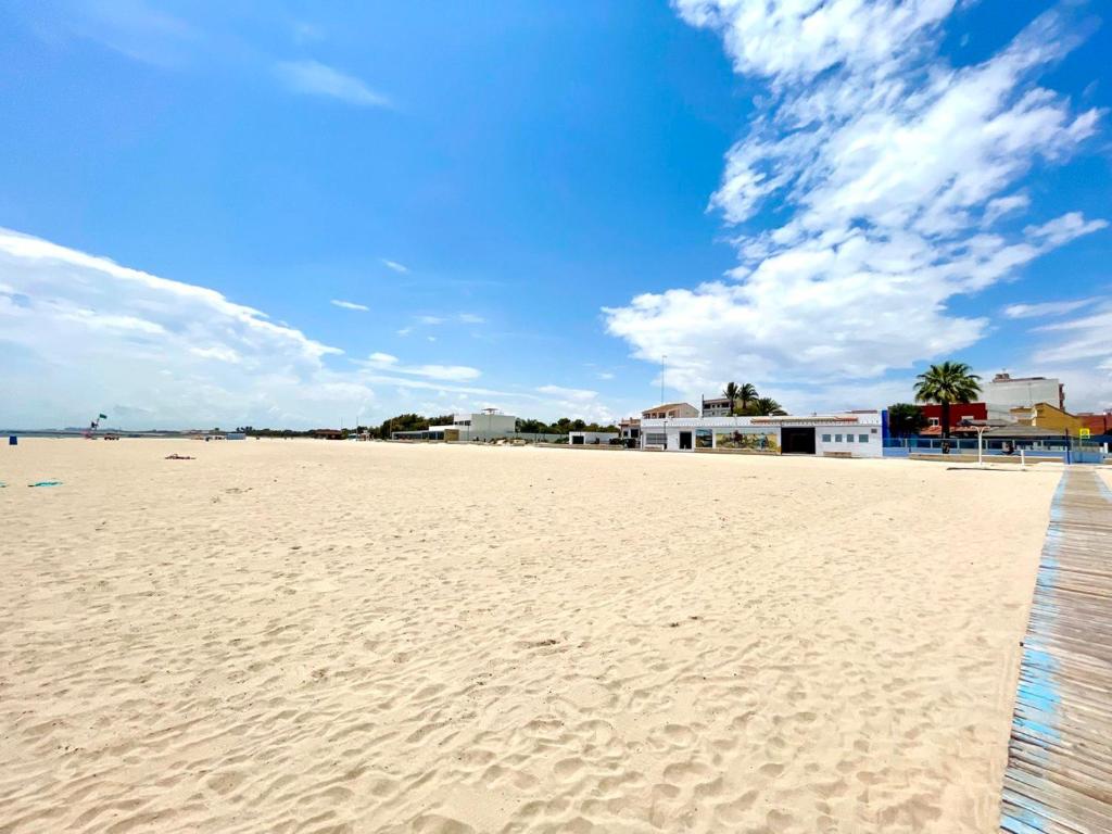 Booking.com: Bonitos apartamentos en la playa Valencia Pinedo ...