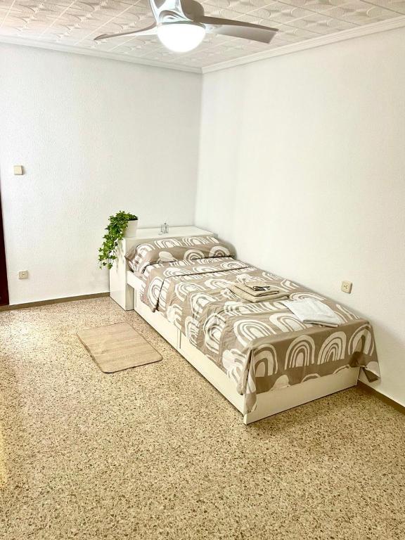 Bonitos apartamentos en la playa Valencia Pinedo con aire ...