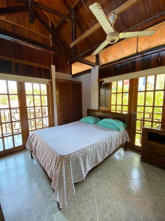 Postel nebo postele na pokoji v ubytování Cabana Dubai Resorts