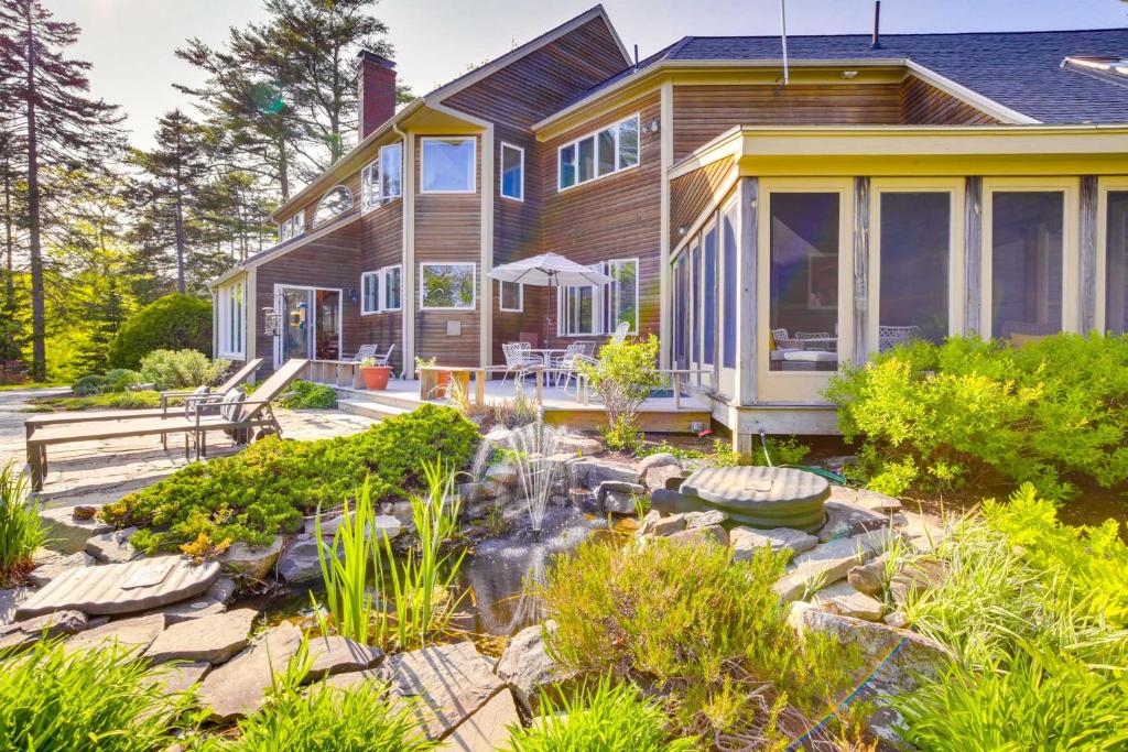 Ferienhaus Waterfront West Bath Rental with ScreenedIn Porch! (USA