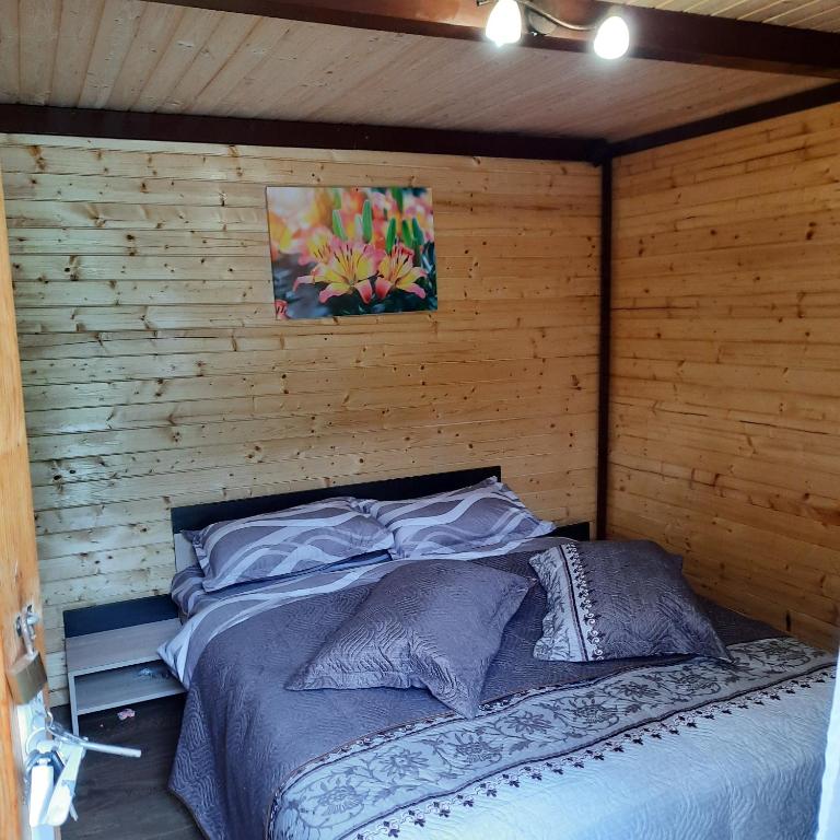 Un pat sau paturi într-o cameră la Mariem