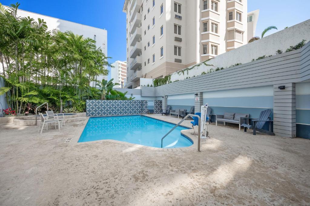Bazén v ubytování Holiday Inn Express San Juan Condado by IHG nebo v jeho okolí