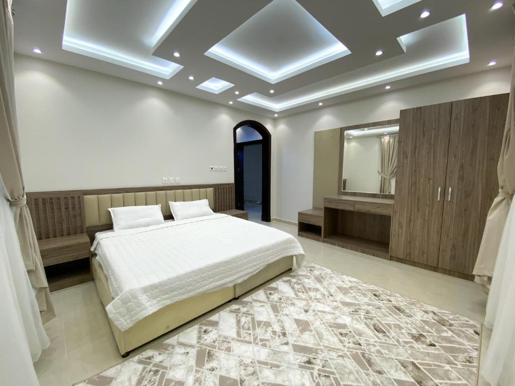 a bedroom with a large bed and a mirror at Comfort Stay in Taif