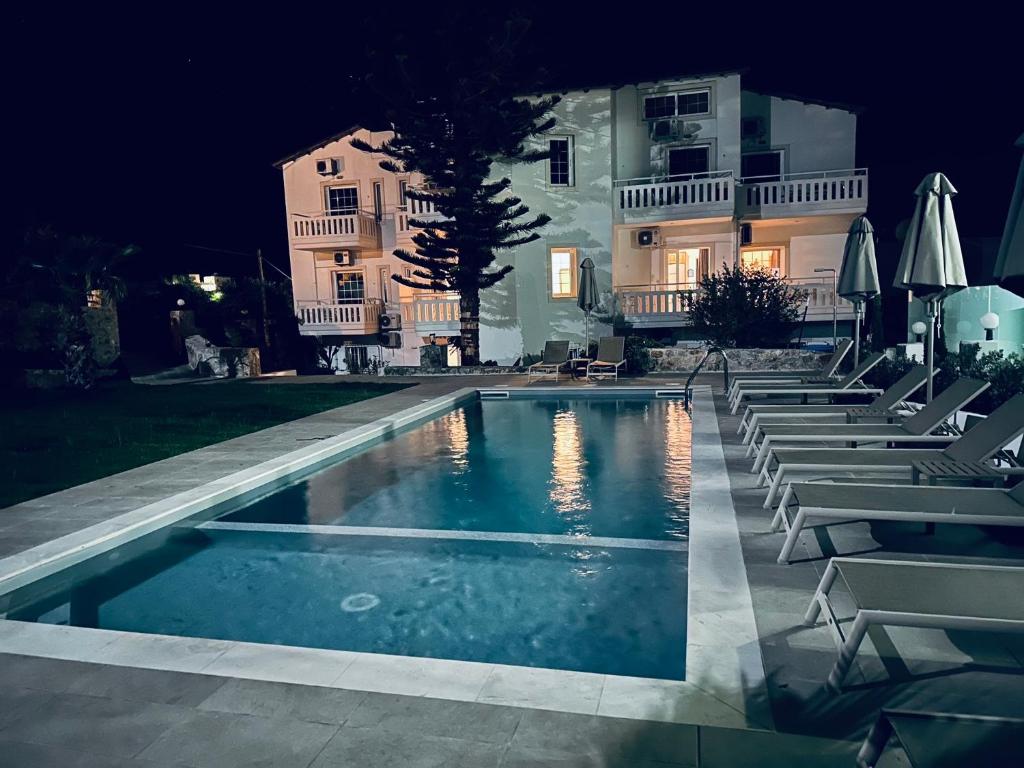 Bazén v ubytování Cost Mari Almyrida New by ZAGO Boutiqe hotels nebo v jeho okolí