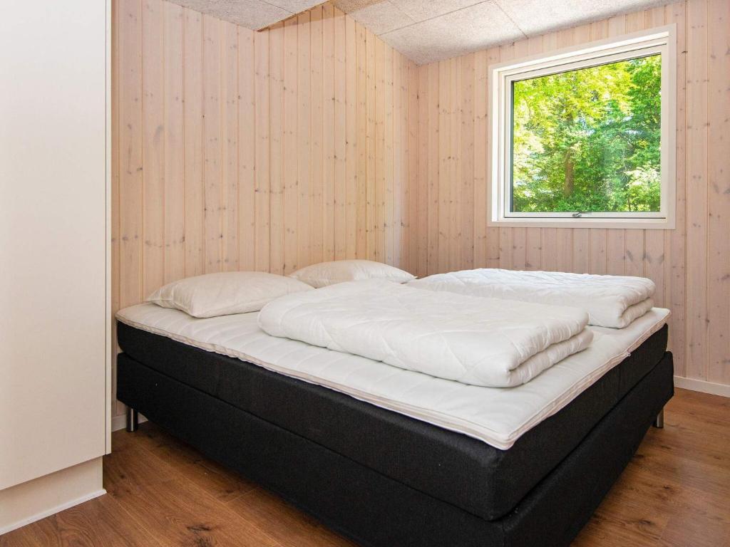 Postel nebo postele na pokoji v ubytování Holiday home Glesborg LXXXIX