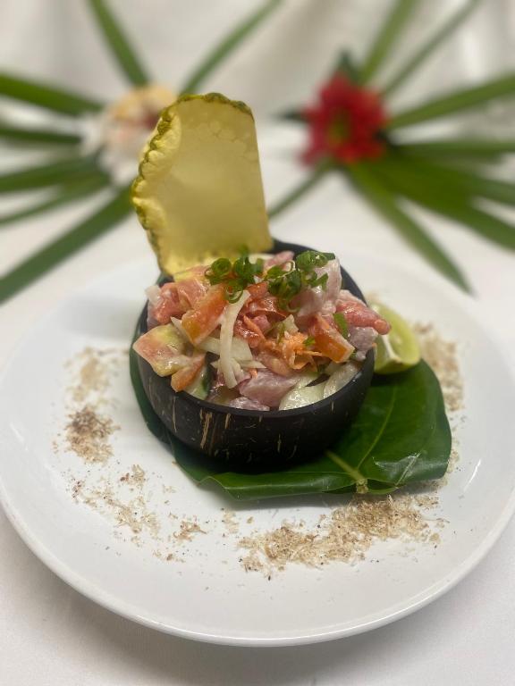 ホテルの敷地内または近くでの食事または食べ物