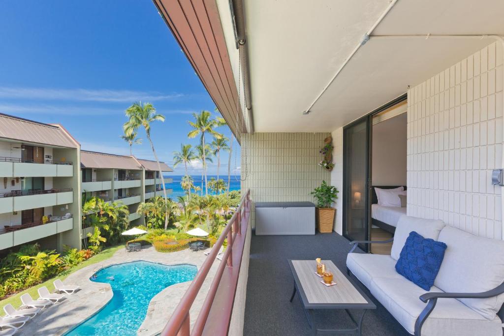 an outdoor balcony with a view of the ocean at Kilokilo Kona at Magic Sands Beach in Kailua-Kona