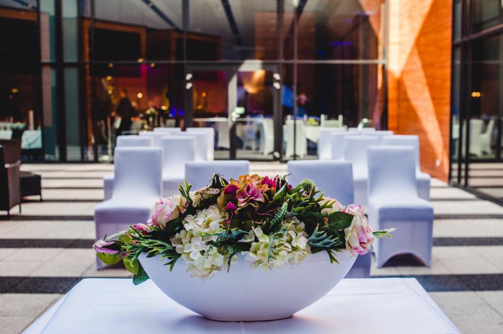 Reštaurácia alebo iné gastronomické zariadenie v ubytovaní Warsaw Plaza Hotel