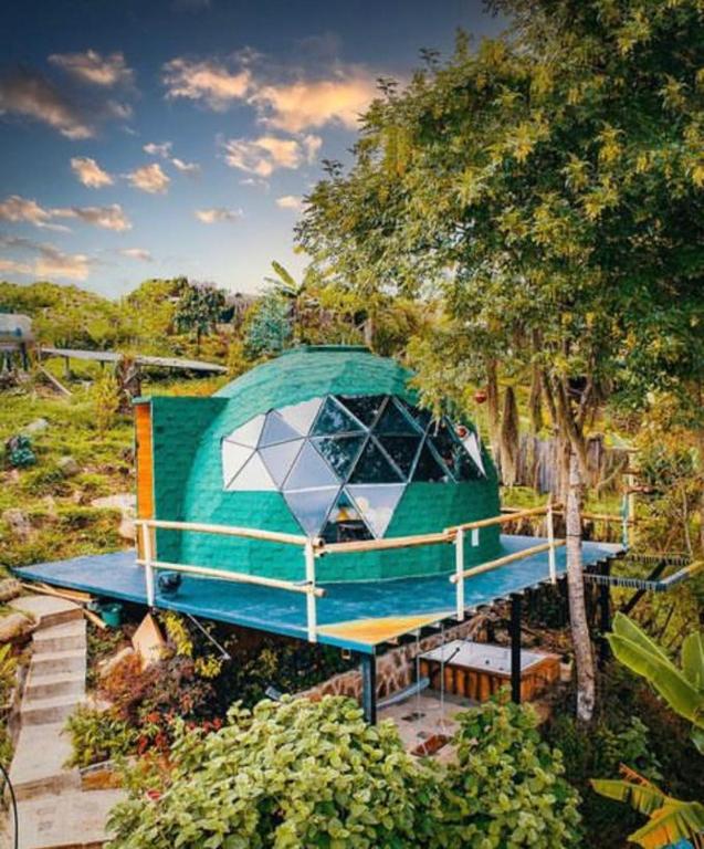 Garður fyrir utan Glamping Magic Love