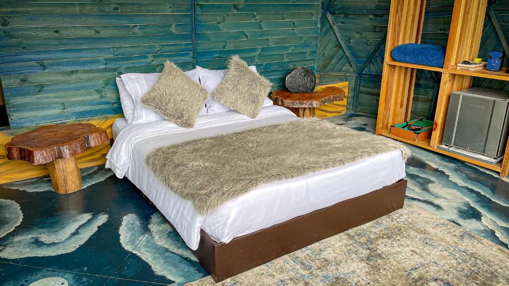 Rúm í herbergi á Glamping Magic Love