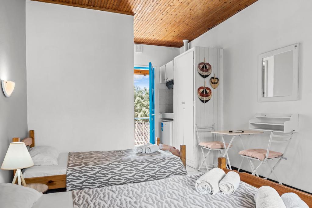 Postel nebo postele na pokoji v ubytování Oceanis Rooms