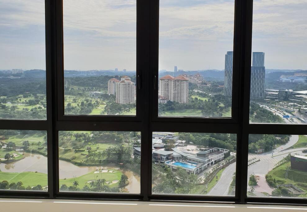 Nespecifikovaný výhled na destinaci Putrajaya nebo výhled na město při pohledu z apartmánu