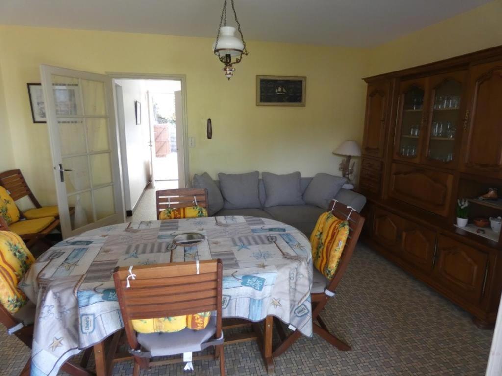 Posedenie v ubytovaní Maison près plage avec jardin, parking et animaux admis - FR-1-540-218