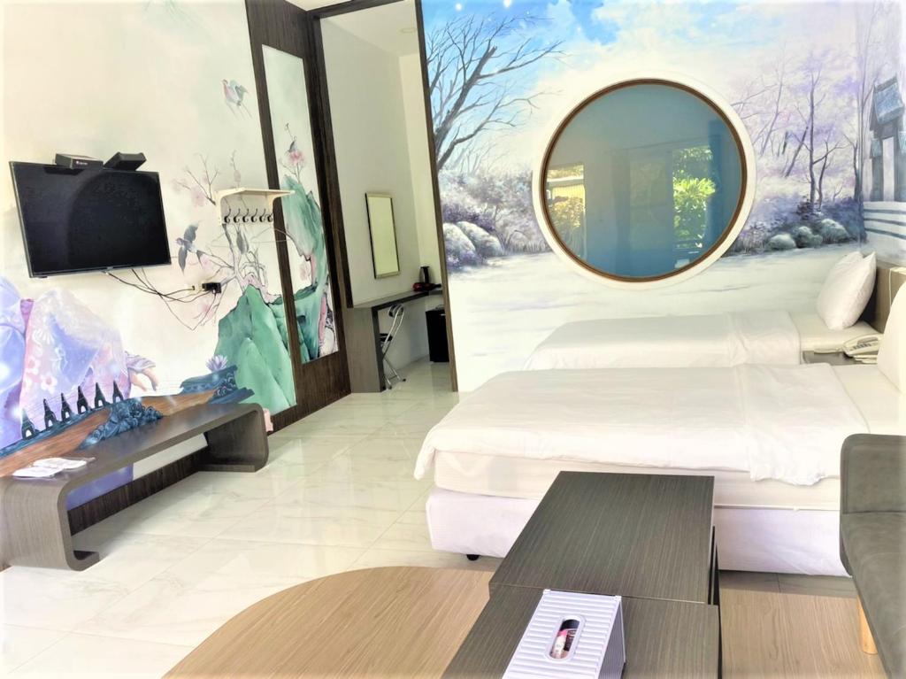 垦丁海明威旅店的电视和/或娱乐中心